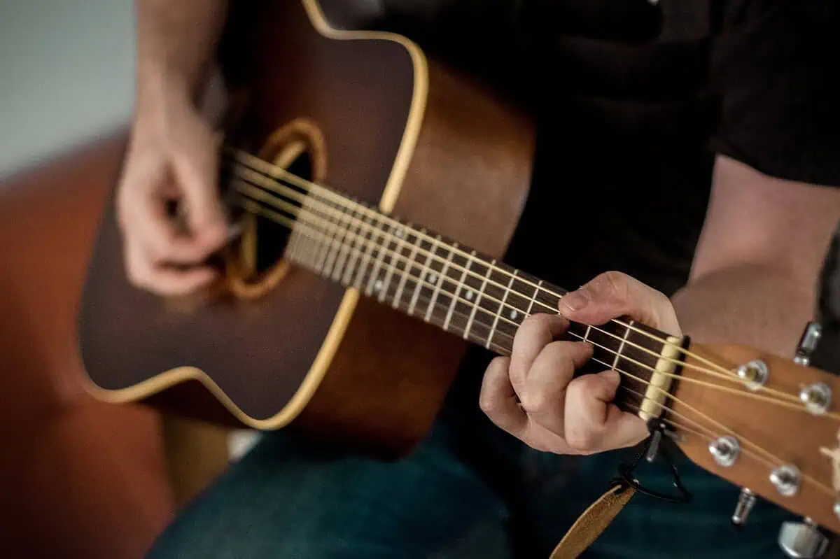 Gitara klasyczna – jak wybrać instrument dla początkujących i zaawansowanych
