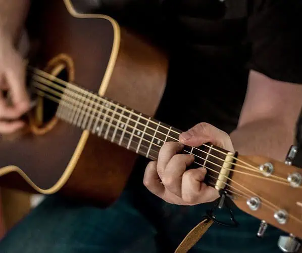 Gitara klasyczna – jak wybrać instrument dla początkujących i zaawansowanych
