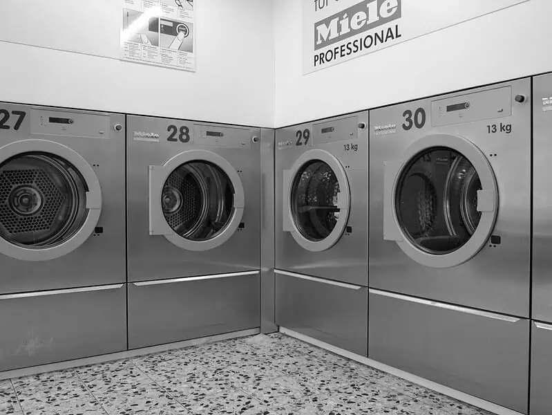 Gdzie znaleźć dobrą pralnię w Krakowie – porównanie usług, cen i opinii klientów