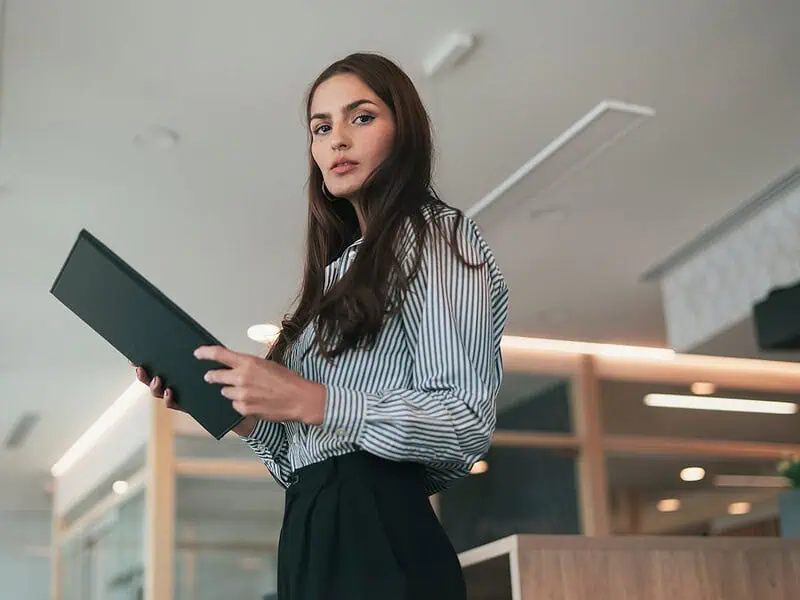 Teczki reklamowe: praktyczny nośnik wizerunku i sprzedaży
