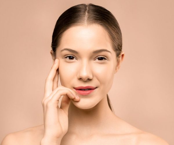 Kosmetyki dermatologiczne – kiedy warto po nie sięgnąć i jak dopasować je do potrzeb skóry?